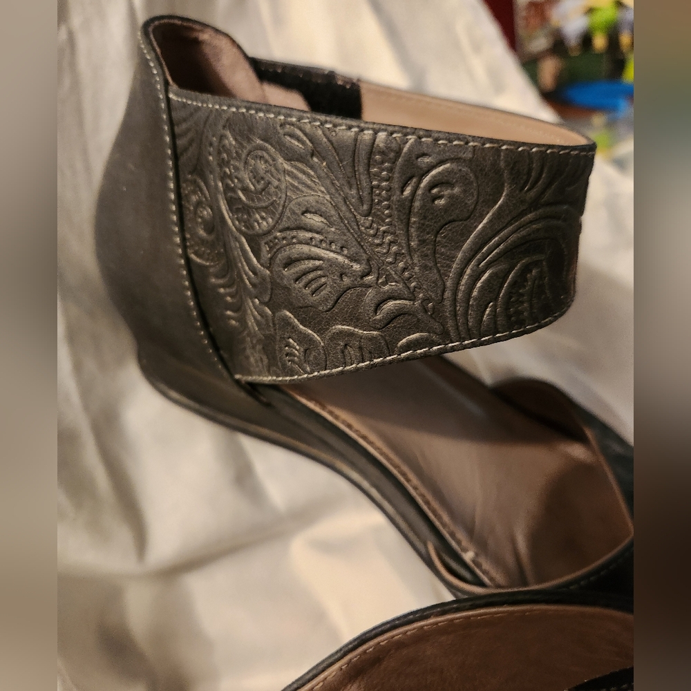 Anesha Leather Embossed Black Strap Sandles W EU 39 - Picture 2 of 6